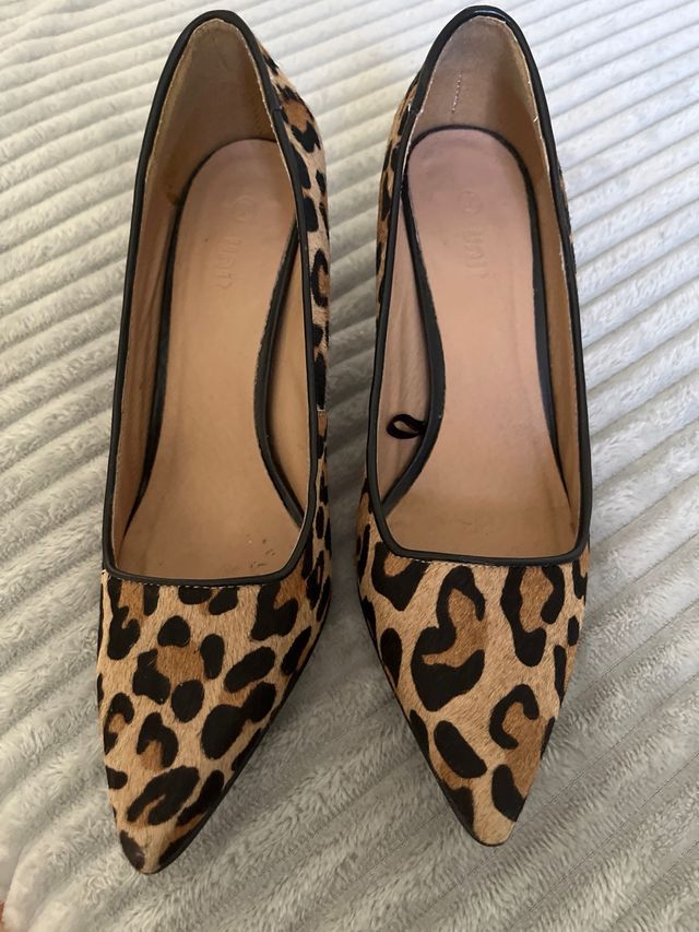 Zapato salón leopardo