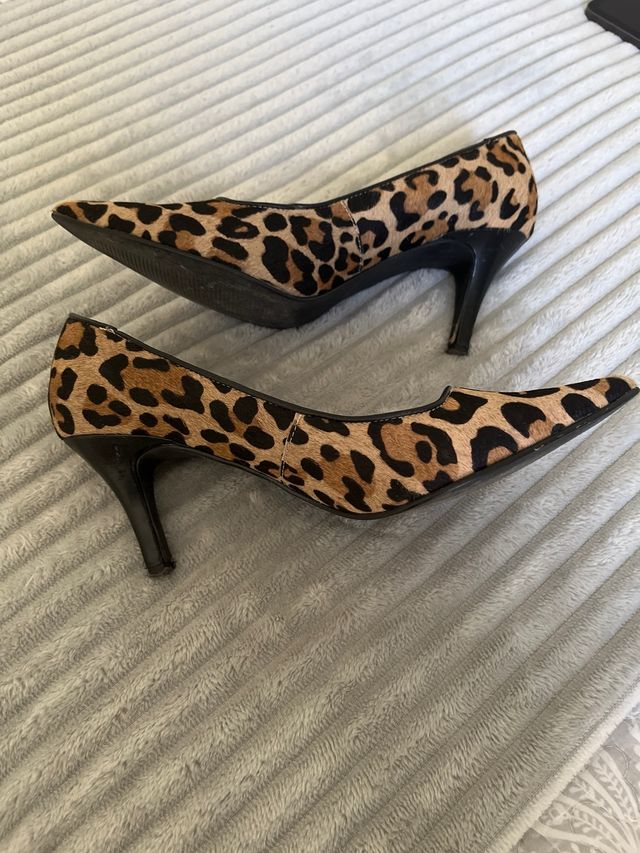 Zapato salón leopardo