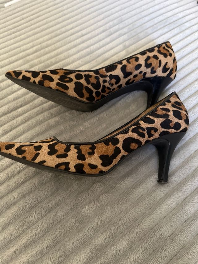 Zapato salón leopardo