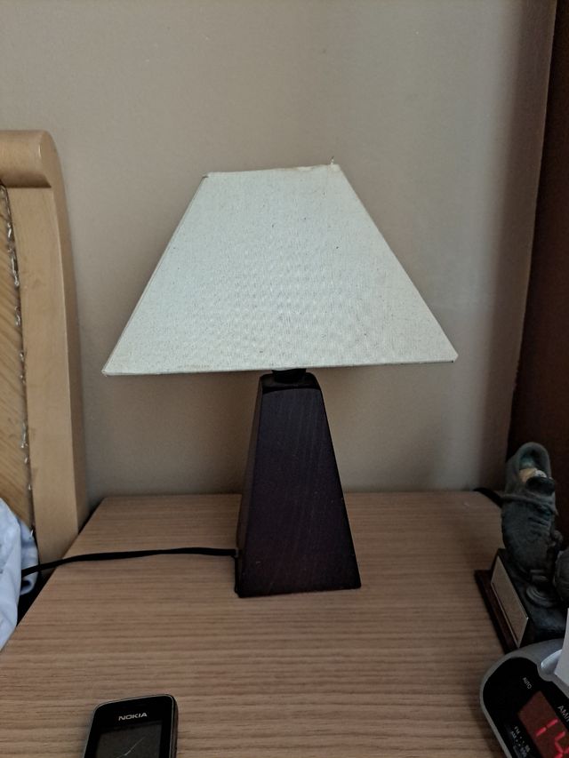 Lámpara rústica de techo.