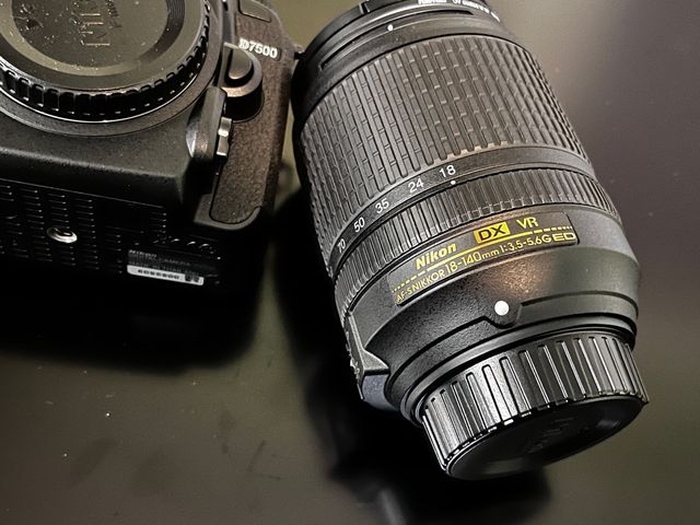 Nikon D7500  + lente + mochila