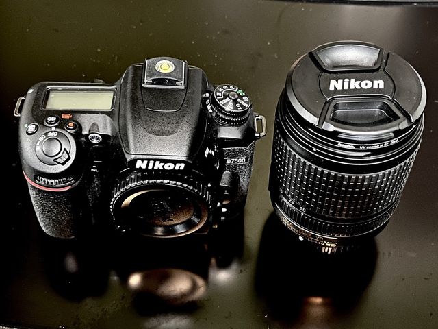 Nikon D7500  + lente + mochila