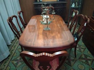 Mesa de comedor mas sillas