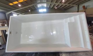 Piscinas = De  Poliester.