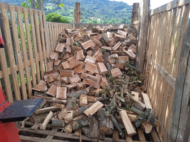 Legna da ardere secca di castagno e quercia