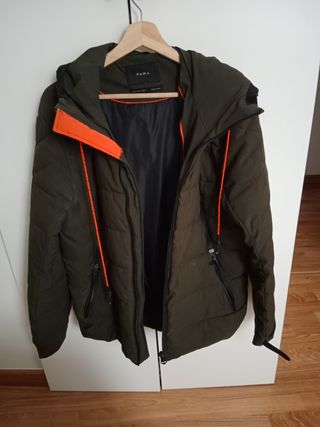 Plumífero hombre verde 