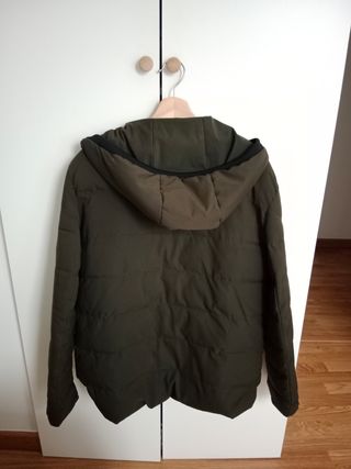 Plumífero hombre verde 