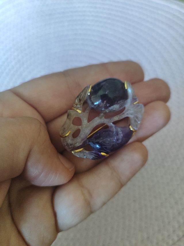 Spilla in oro e ametista