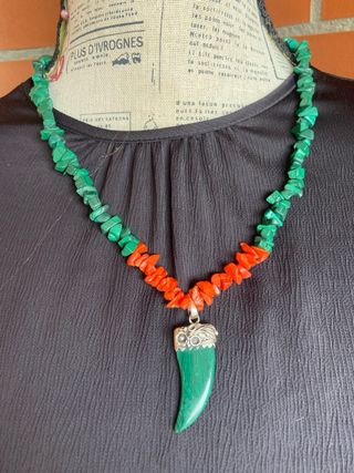 COLLAR MALAKITA CON COLMILLO DE PLATA 
