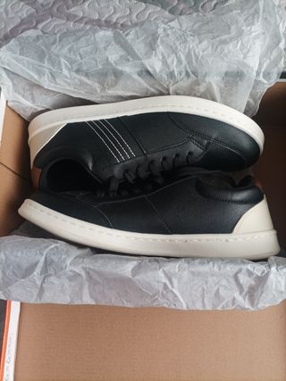 ZAPATILLAS CHICO TALLA 40  NUEVO 