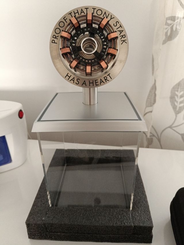 Corazón de Tony stark para los fanáticos de Aronme