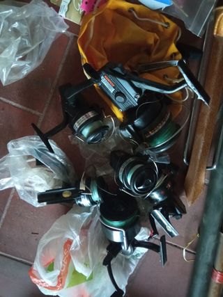 Cañas y carretes de pesca