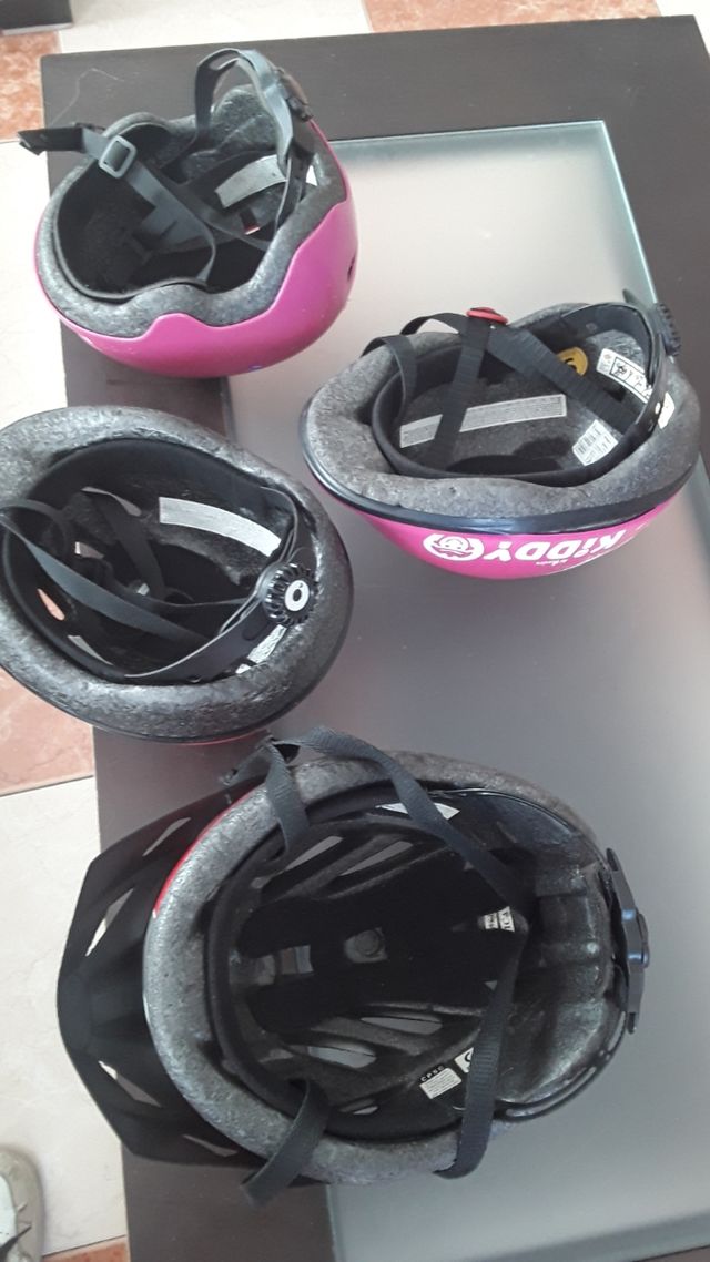 Cascos y adulto y niño