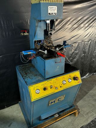 MAQUINA PARA CLAVAR TACONES