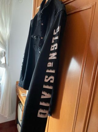 Chaqueta vaquera estampada