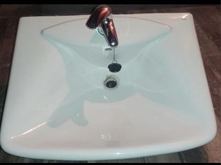 Lavabo y grifo