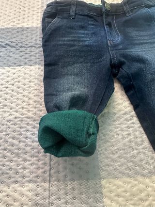 2 jeans + 1 camicia 4-6 mesi