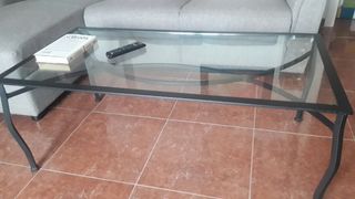 Mesa de hierro y cristal