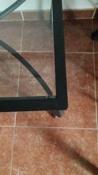 Mesa de hierro y cristal