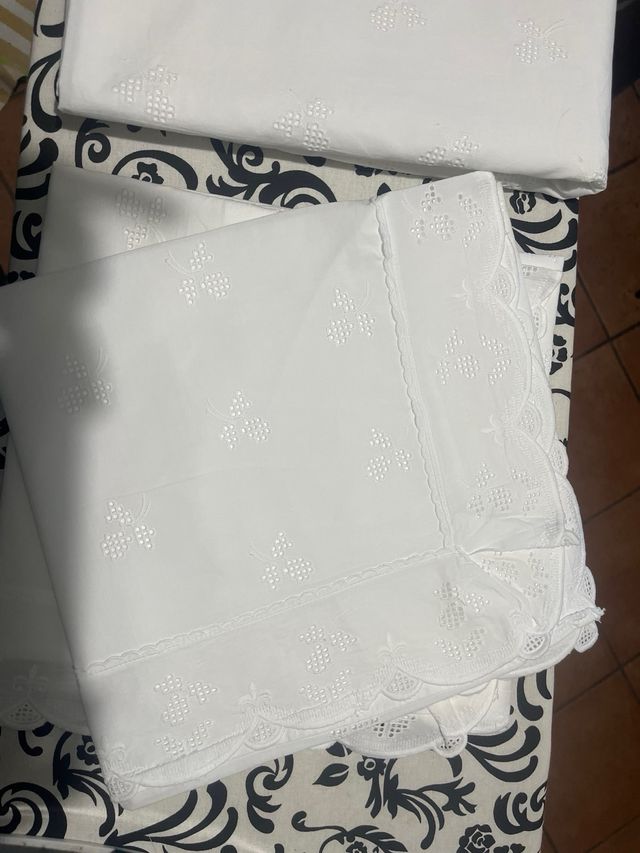 Lenzuolo con federe in cotone ricamo sangallo