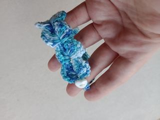 Bracialetto blu e bianco a forma di cuori