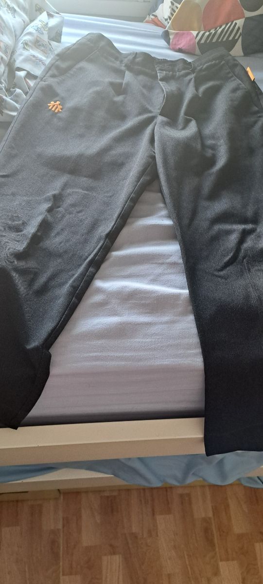 Pantalon gris talla 16  salesianos