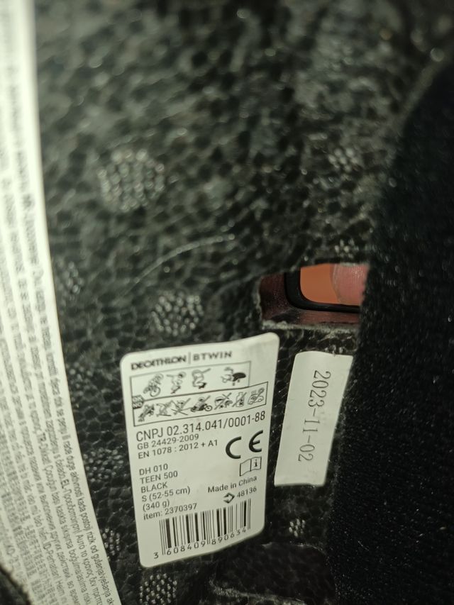 Casco bicicleta y rodilleras