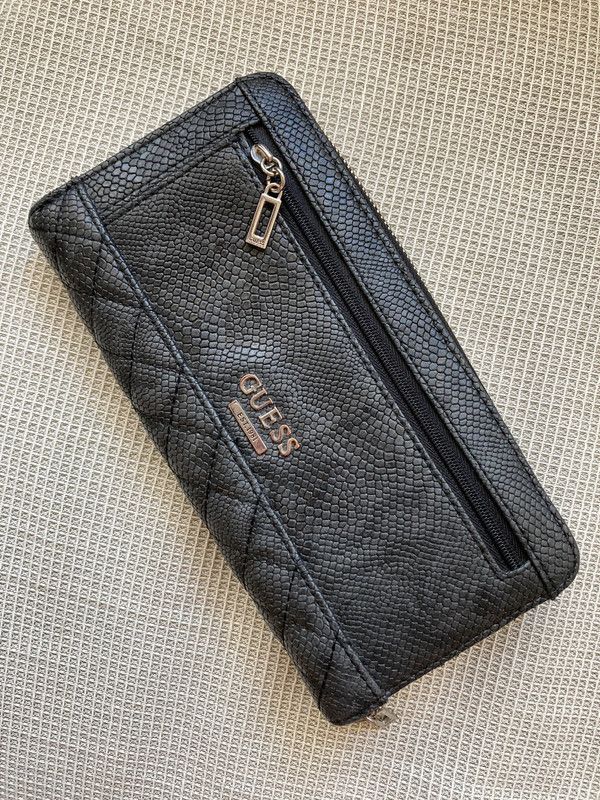 Cartera de mano Guess negra