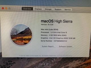 Mac Mini 2014 con teclado y ratón Apple