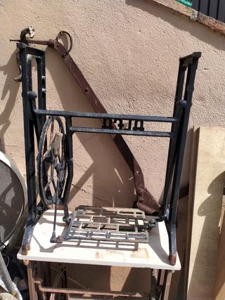 Pie de maquina de coser