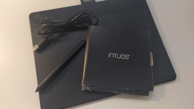 Wacom Intuos CTH-690/K - Pen & Touch Tablet