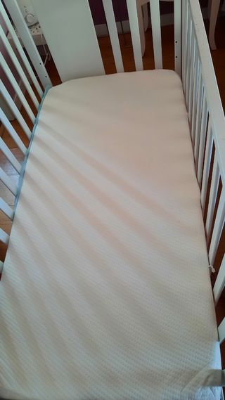 Colchón de cuna + funda impermeable