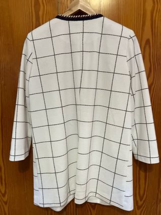 Chaqueta larga de señora tipo chanel