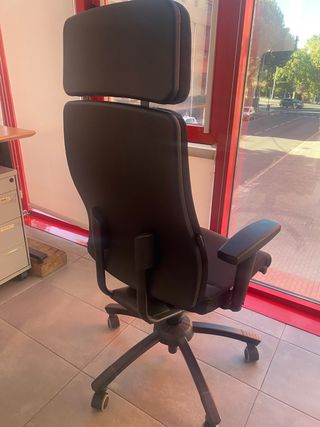 Vendo 2 sedie da ufficio ergonomiche.
