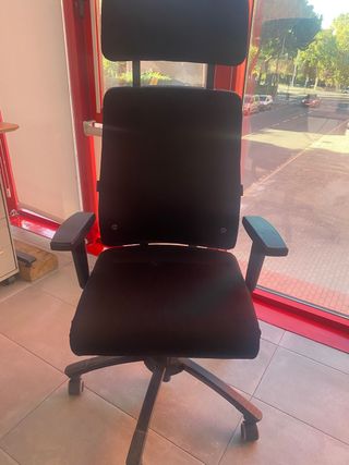 Vendo 2 sedie da ufficio ergonomiche.