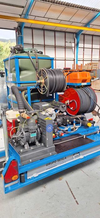 EQUIPO ARRASTRADO DE SUCCION Y LIMPIEZA