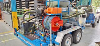 EQUIPO ARRASTRADO DE SUCCION Y LIMPIEZA