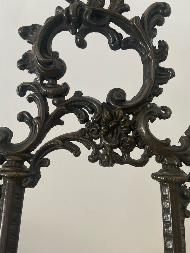 Reposalibro antiguo  hierro forjado 