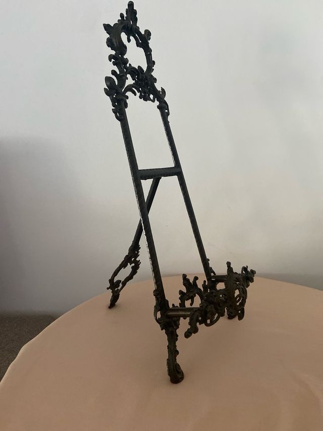 Reposalibro antiguo  hierro forjado 