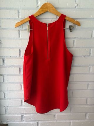 Blusa roja sin mangas