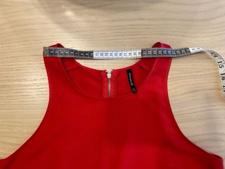 Blusa roja sin mangas