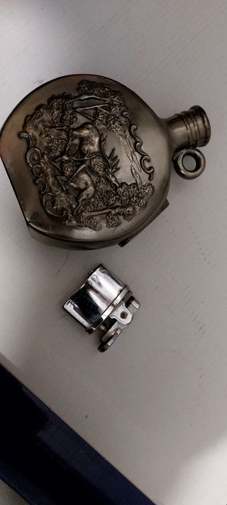 Mechero de metal recargable incrustado en petaca