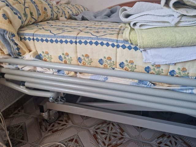Cama mecánica con 7 meses de uso