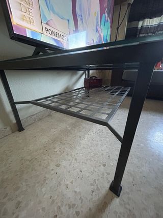 Mesa de hierro forjado con cristal incluido