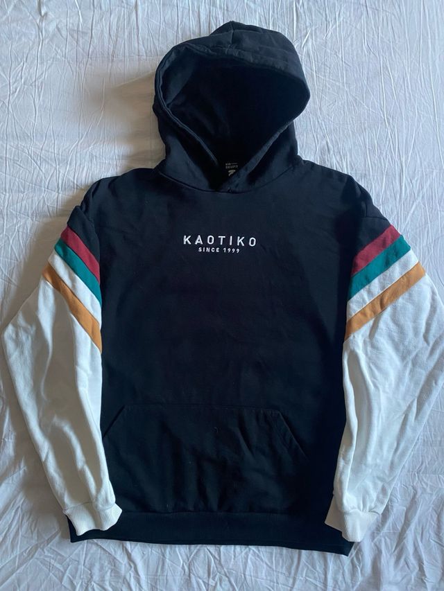 Sudadera negra Kaotiko BCN con capucha de segunda mano por 15 EUR