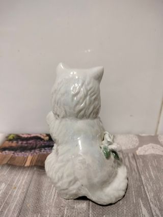Gata porcelana vintage mas de 40 años