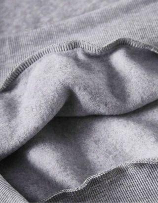 chandal gris