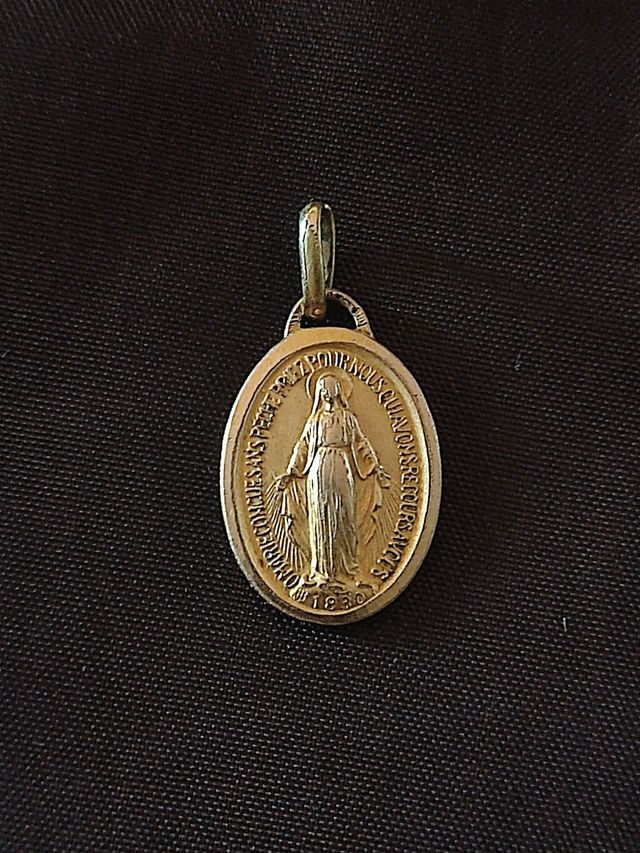 Colgante antiguo religioso