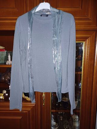 CAMISETA MUJER CON PAÑUELO GRIS 