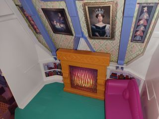 Casa gigante de Frozen. Incluye todos los muñecos.
